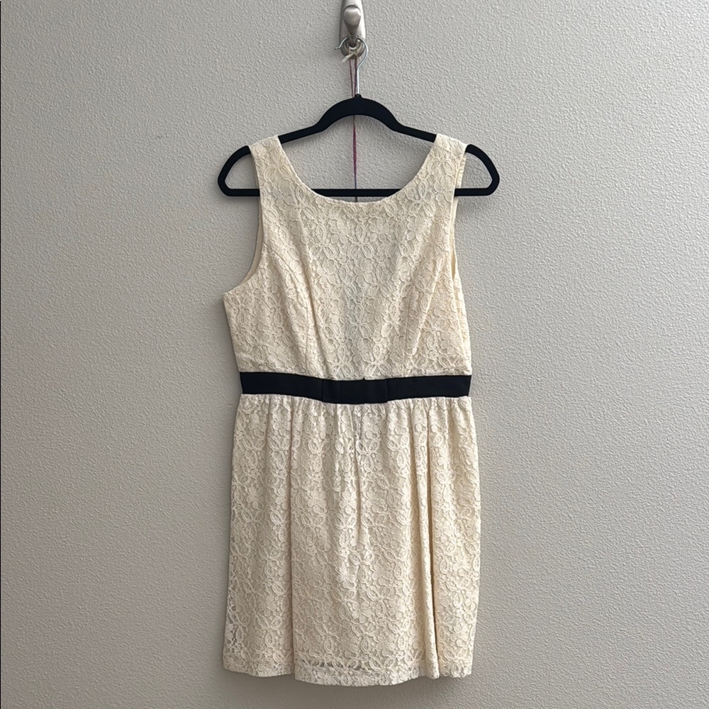 Forever 21 Cream and Black Sleeveless Sheath Dress